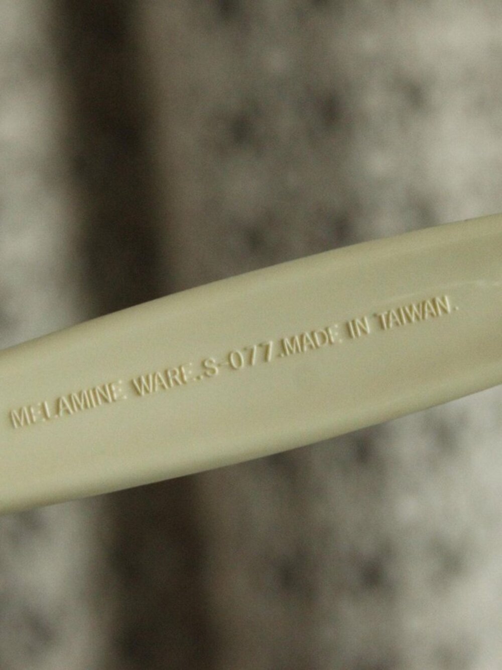 Vintage 1970s Large Serving Spoon, Cream Melamine Ware, Made in Taiwan - Picture 6 of 10
